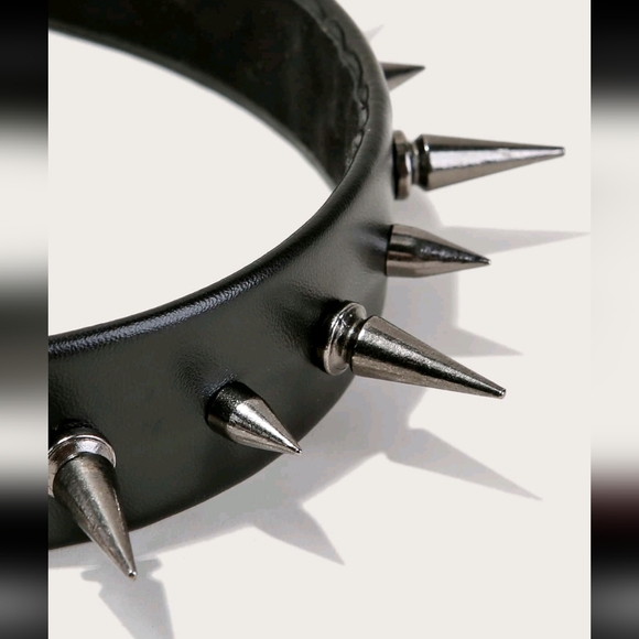 Black Spiked Headband From HOT TOPIC - Picture 5 of 7